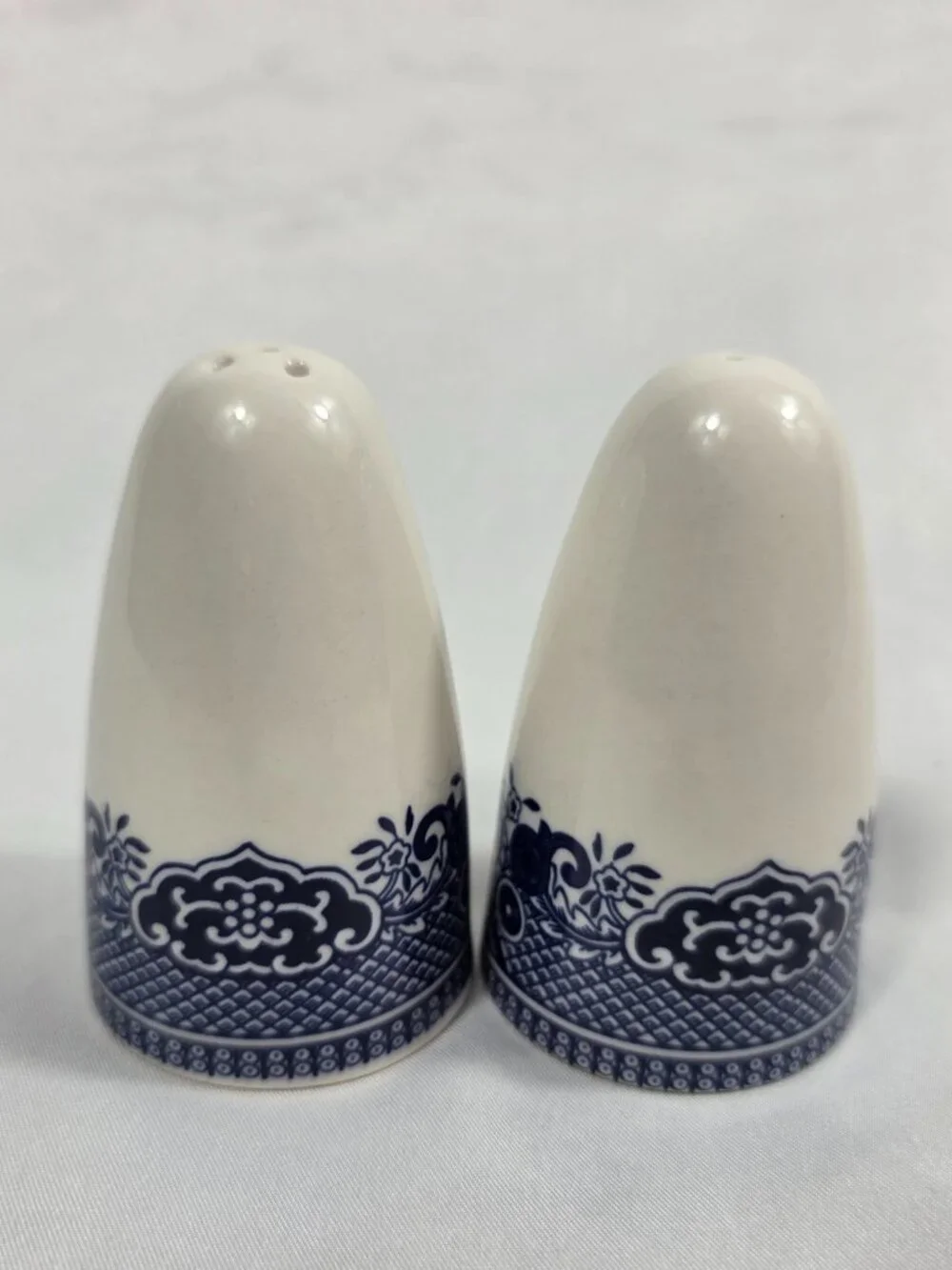 Churchill Willow Blue Salt & Pepper Shaker Set 1/5 Holes Georgian Shape England